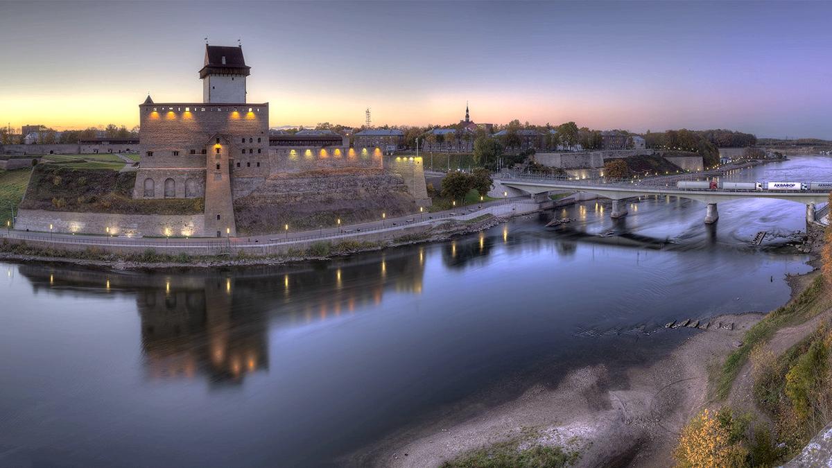 Крепость в городе Нарва, Эстония Крепость