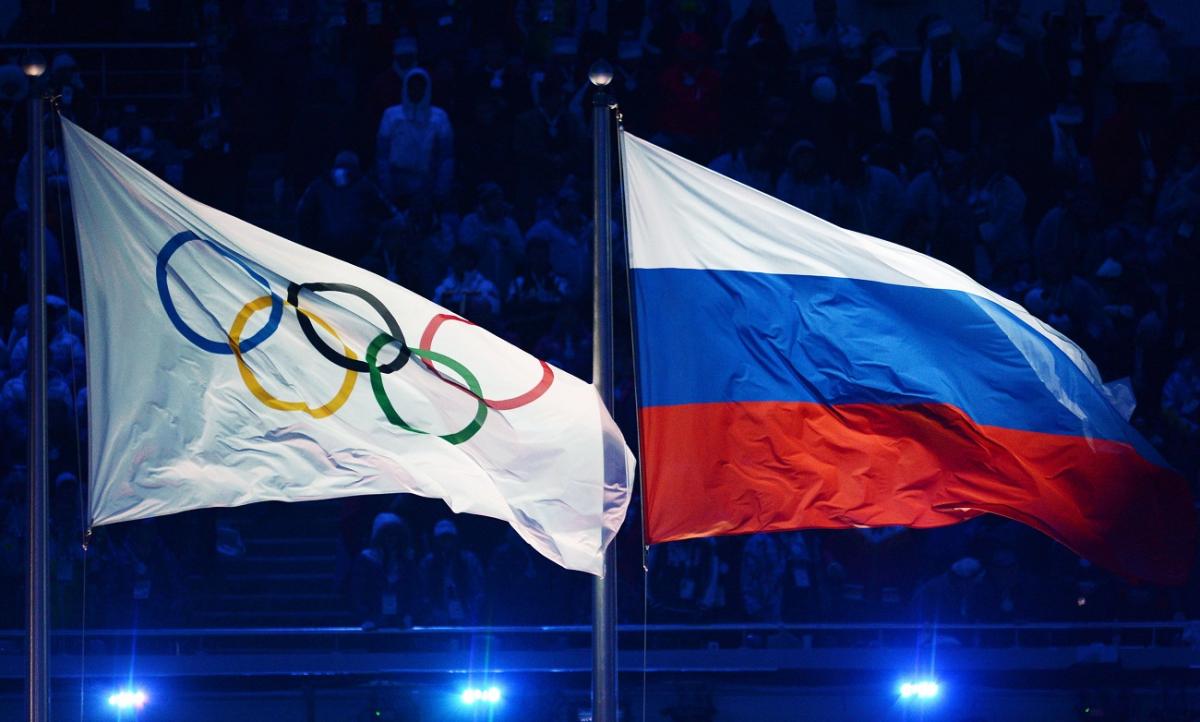 Флаги России и Олимпийских игр