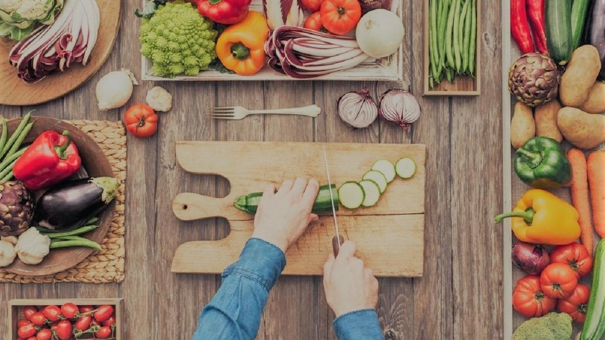 овощи на кухонном столе овощи на кухне