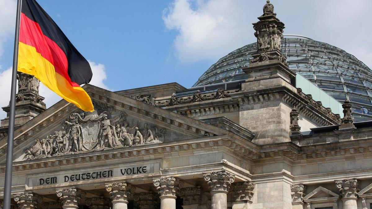 здание немецкого парламента в Берлине картинка парламент ФРГ картинка
