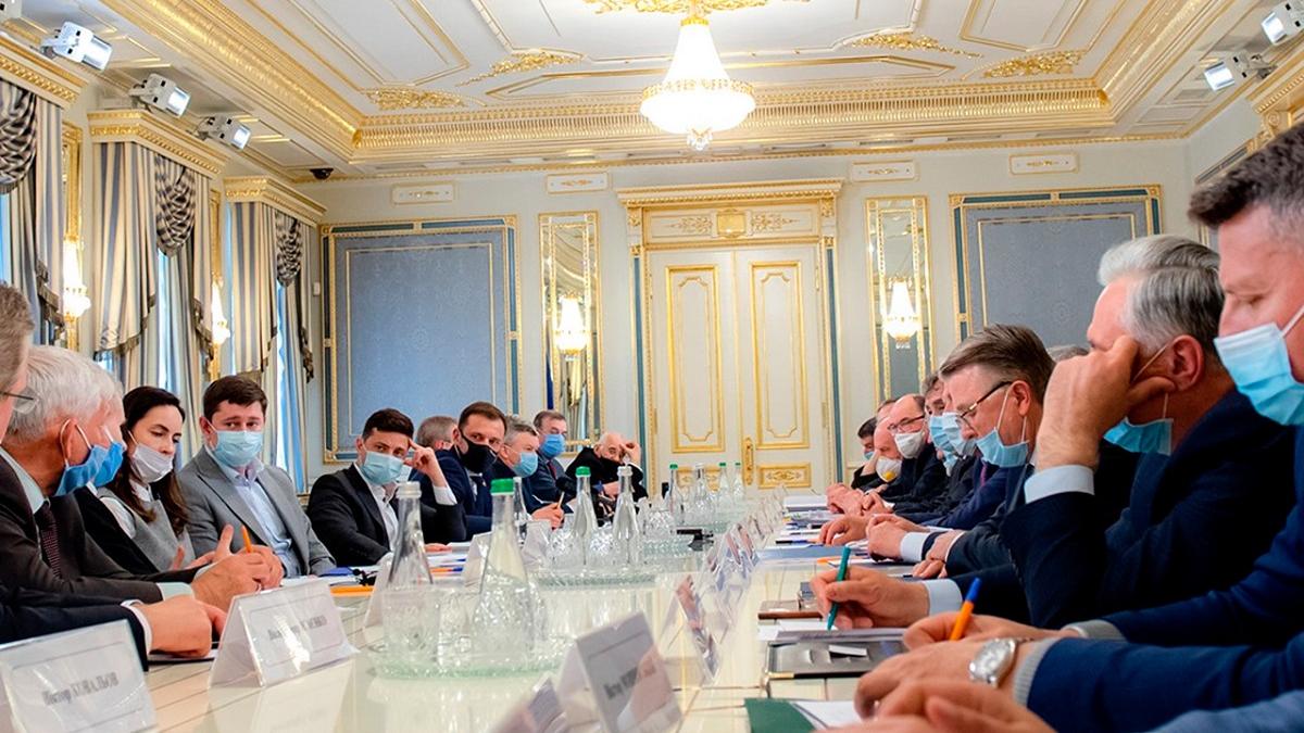 Ответный ход ЛДНР в переговорах по Донбассу вызвал бурную реакцию Киева: "кто вам позволил?" Ответный ход ЛДНР в переговорах по Донбассу вызвал бурную реакцию Киева: "кто вам позволил?"