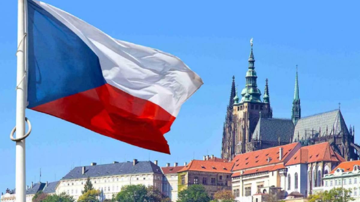 Флаг Чехии В Чехии испугались итогов «перестрелки» с Россией
