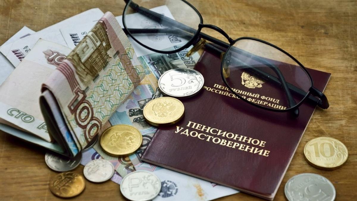 В ПФР объяснили, какие удержания могут производиться из пенсии Пенсионное удостоверение