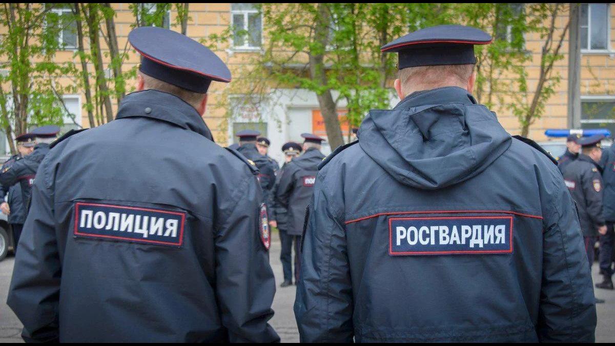 Сотрудники полиции и Росгвардии будут получать надбавку к зарплате Сотрудники полиции и Росгвардии будут получать надбавку к зарплате