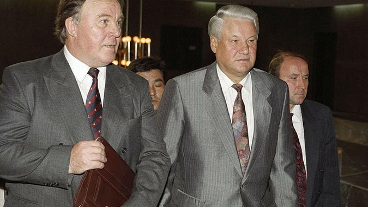 Борис Ельцин и главред "Московской правды" Михаил Полторанин ельцин и полторанин