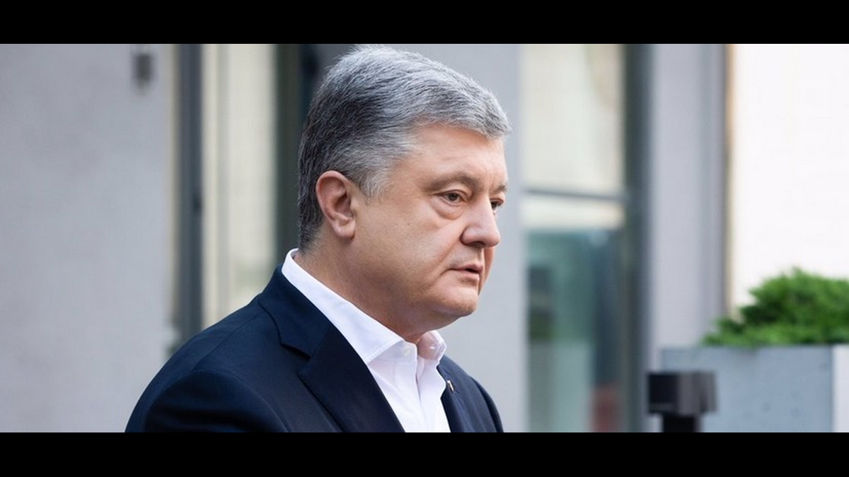 100 украинских депутатов хотят допросить по делу против Порошенко