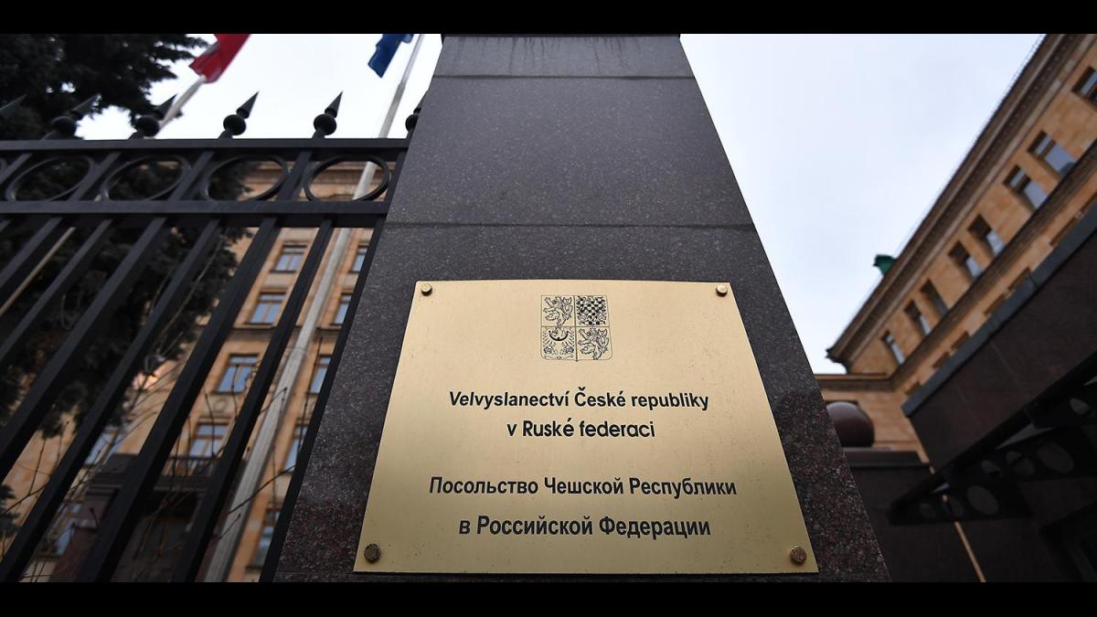 Чешское посольство вывеска Посольство Чехии в России