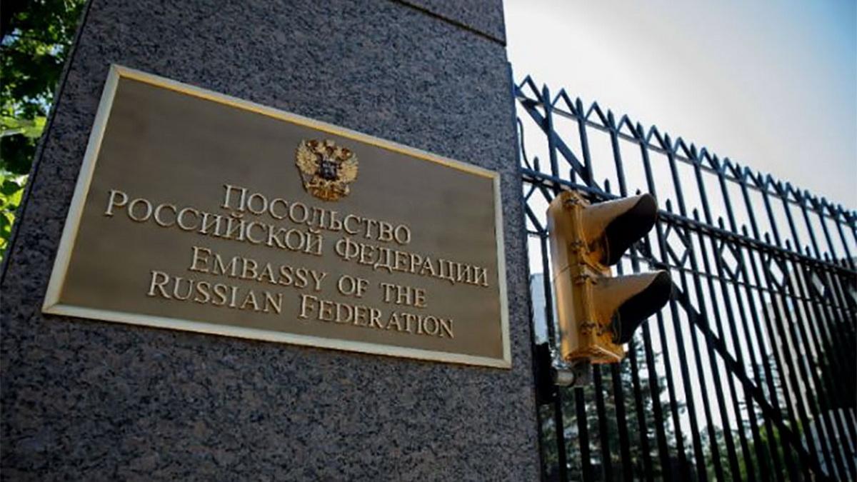 Вывеска посольства России в США Посольство России