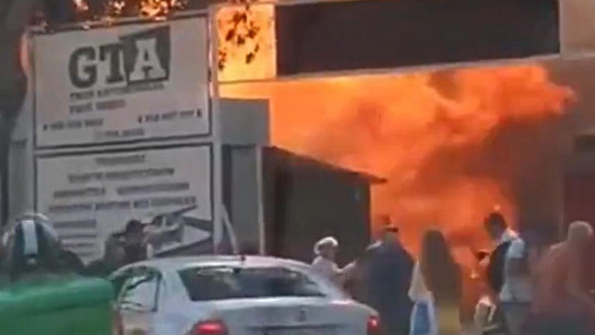 Пожар на автомойке в Сочи В Сочи вспыхнула автомойка