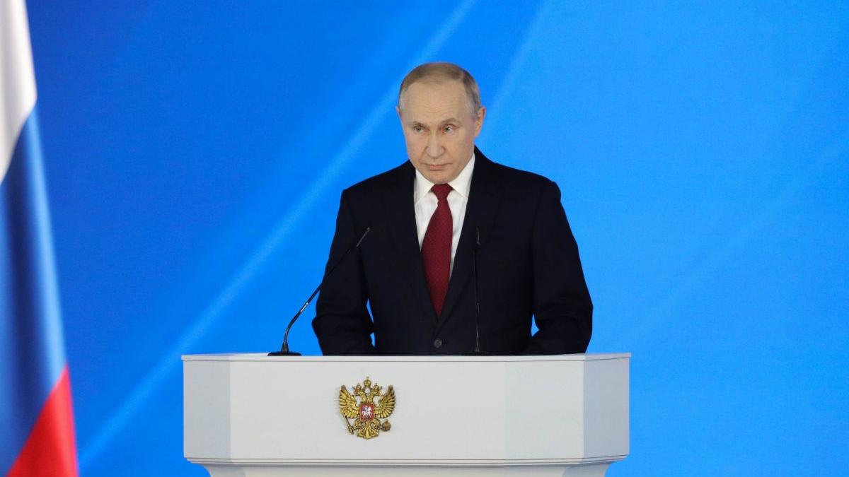 Путин посоветовал ЕС "не перекладывать с больной головы на здоровую" Владимир Путин, президент РФ