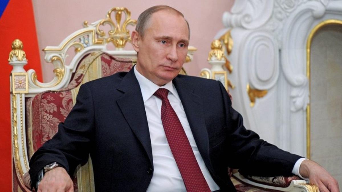 Путин в кресле Путин