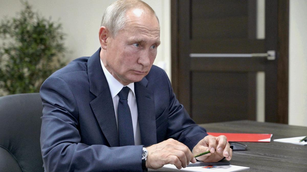 В Кремле ответили на сообщение о тайной встрече Путина с Лукашенко Владимир Путин
