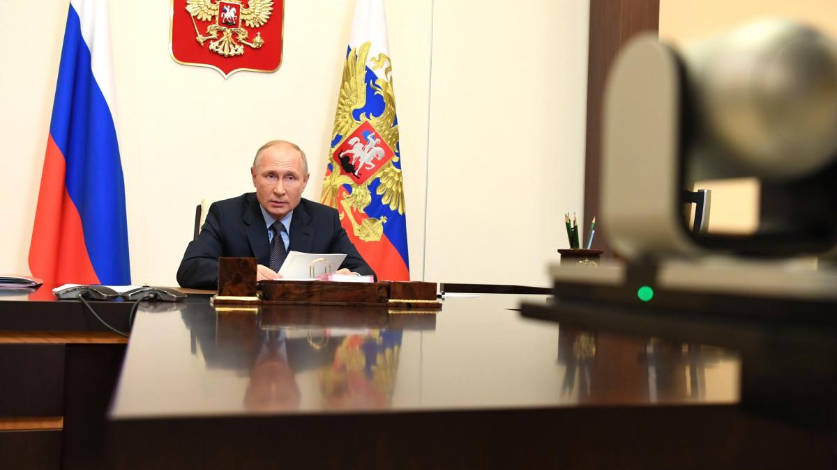 Владимир Путин путин продлил санкции