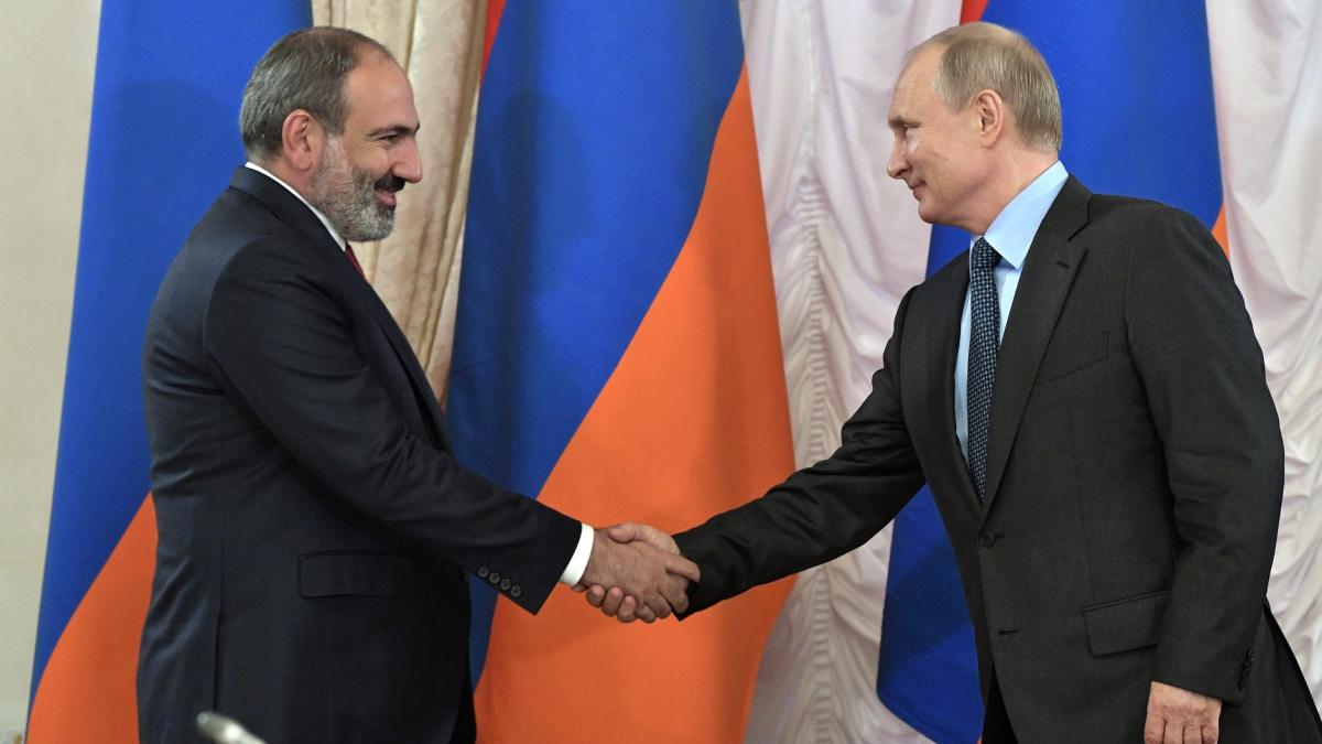 Владимир Путин и Никол Пашинян Владимир Путин и Никол Пашинян