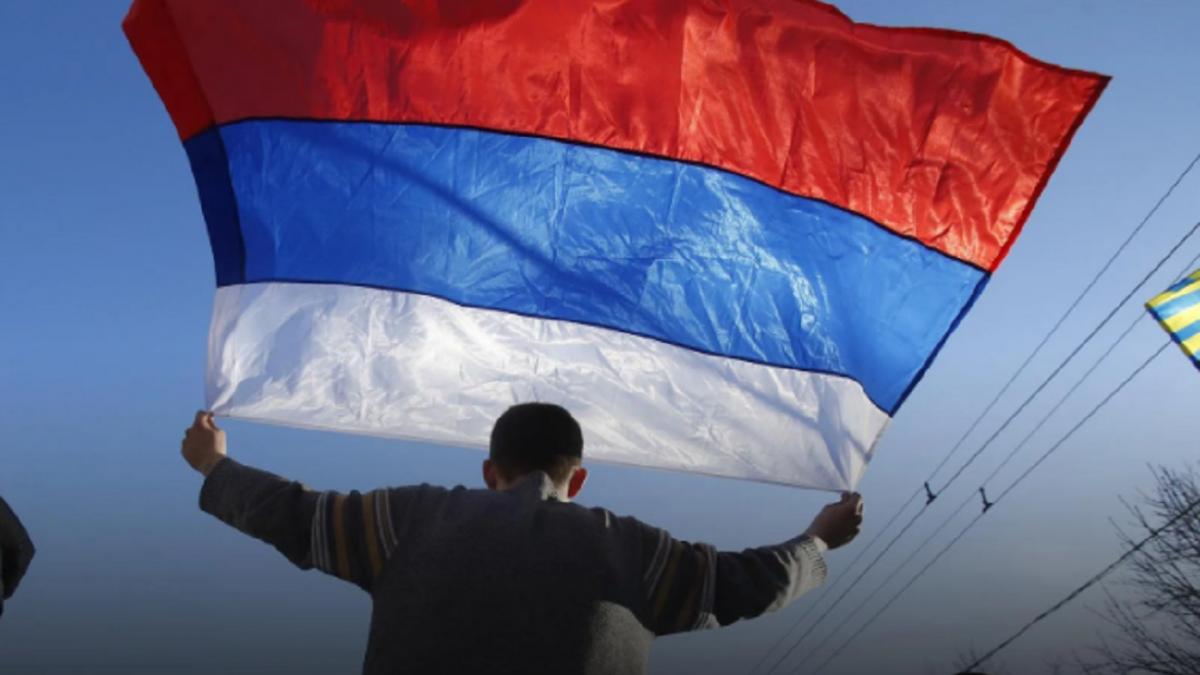 Россиянин флаг Россиянин с флагом