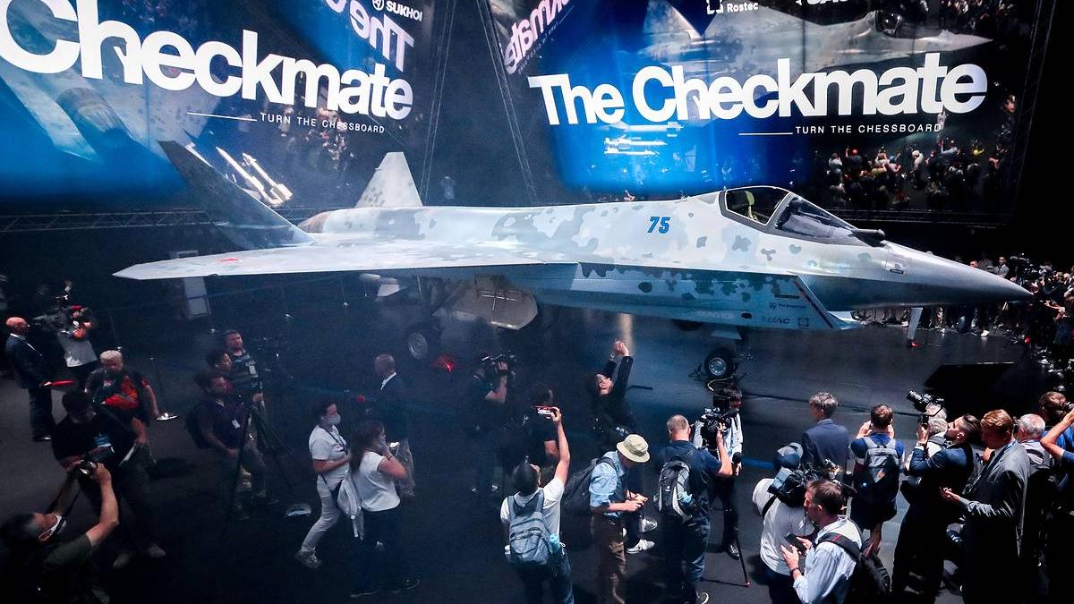 Российский истребитель Су-75