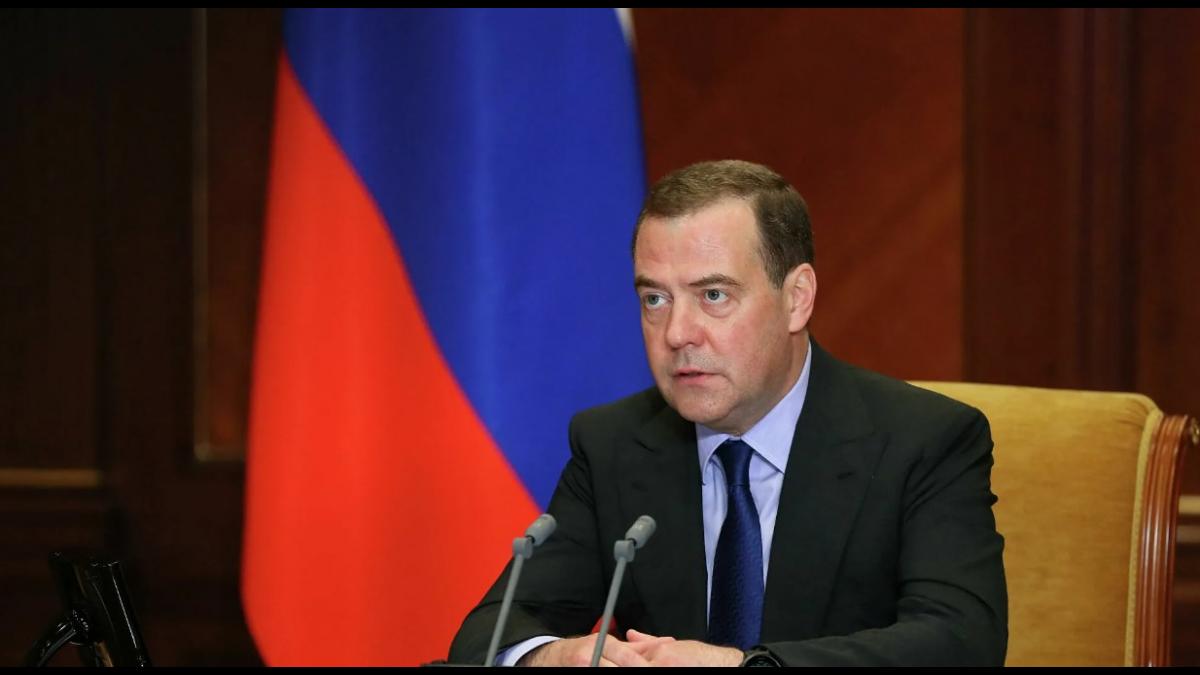 Зампредседателя Совбеза РФ Дмитрий Медведев Медведев предрек России новую победу на Украине