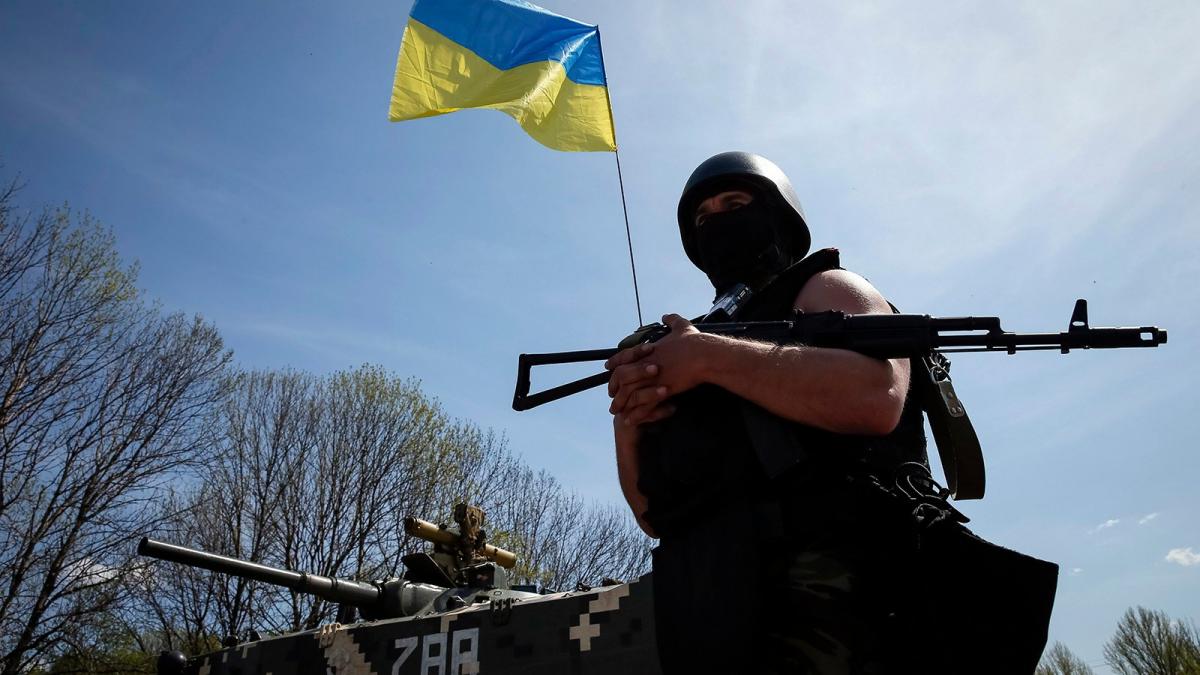 Военный ВСУ ВСУ Украина Донбасс война флаг военный автомат