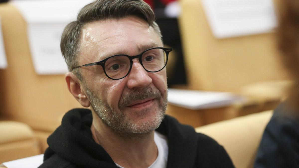 Музыкант Сергей Шнуров шнуров