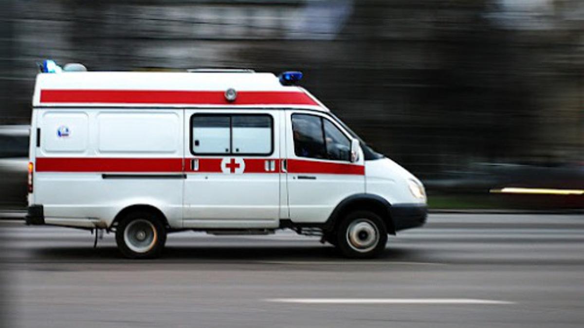 В Сочи таксист не уступил дорогу скорой помощи, ехавшей к ребенку Скорая помощь