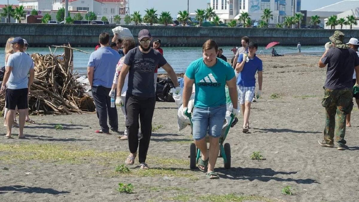 Субботник в Сочи В Сочи за субботник убрали 200 тонн мусора
