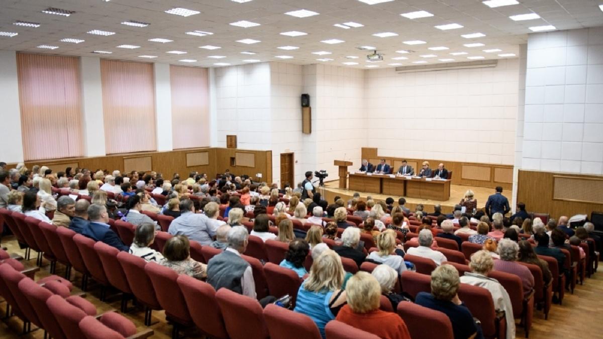 Собрание жителей города и представителей администрации Краснодара В Краснодаре построят новый спорткомплекс и два детских сада, сообщили в администрации