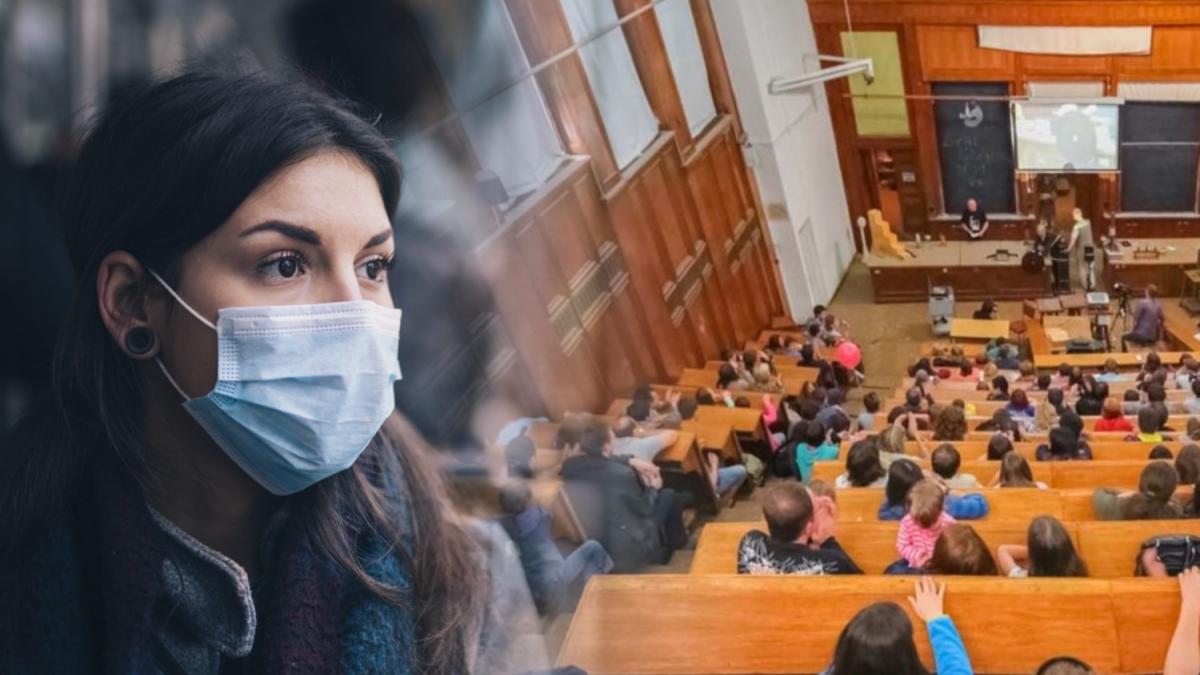 Студенты и медицинские маски Студенты на учебе