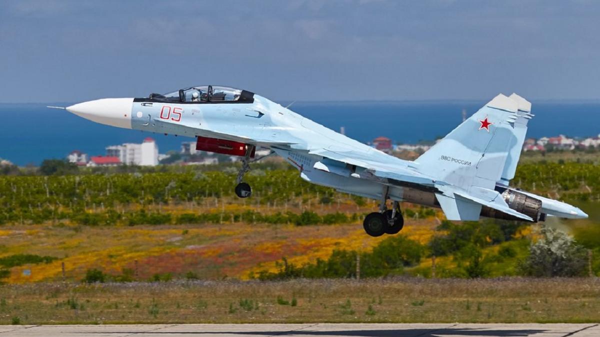 Су-27 В Чёрное море рухнул истребитель Су-27