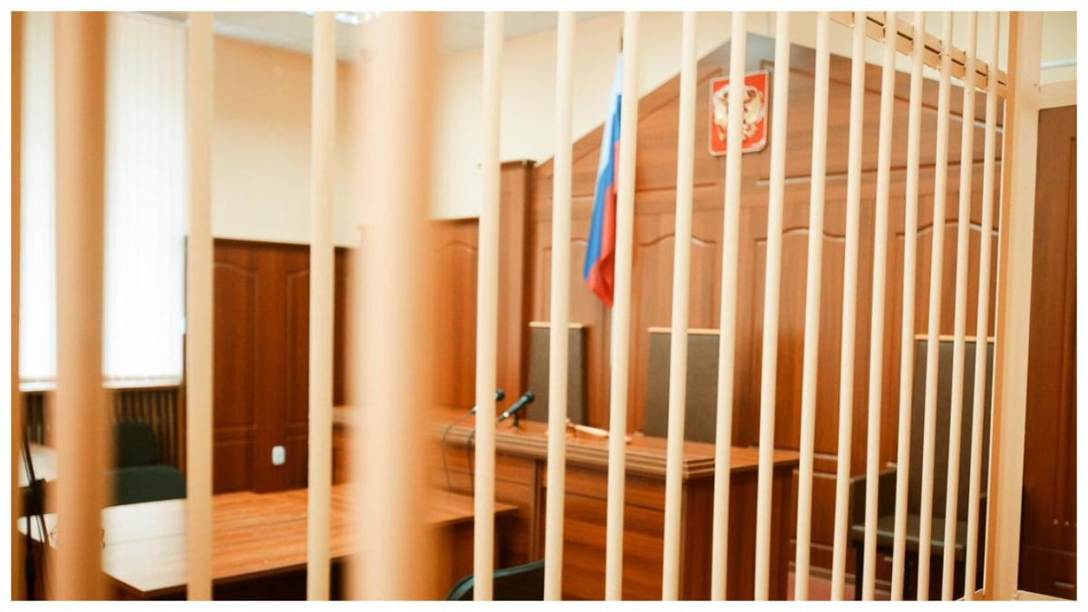 Пустая клетка в зале суда клетка зал суда