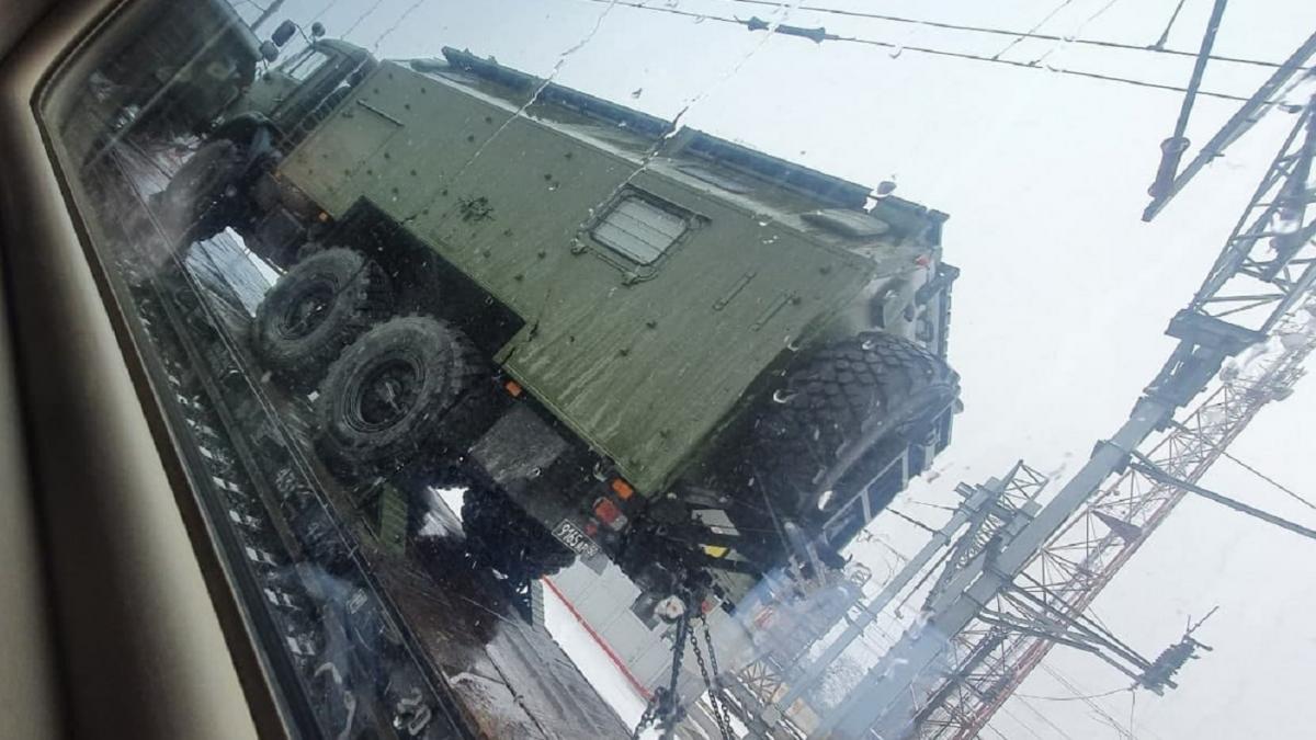 у границы с Украиной замечены военные эшелоны Очевидцы: в Ростовской области у границы с Украиной замечены военные эшелоны