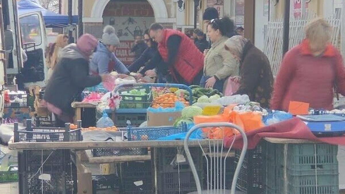 Стихийный рынок Ростов Торговля на улице в Ростове