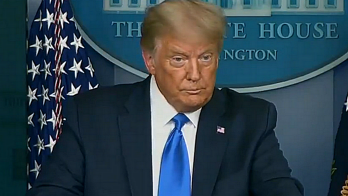 Трамп не стал давать гарантий мирной передачи власти, если проиграет на выборах Дональд Трамп
