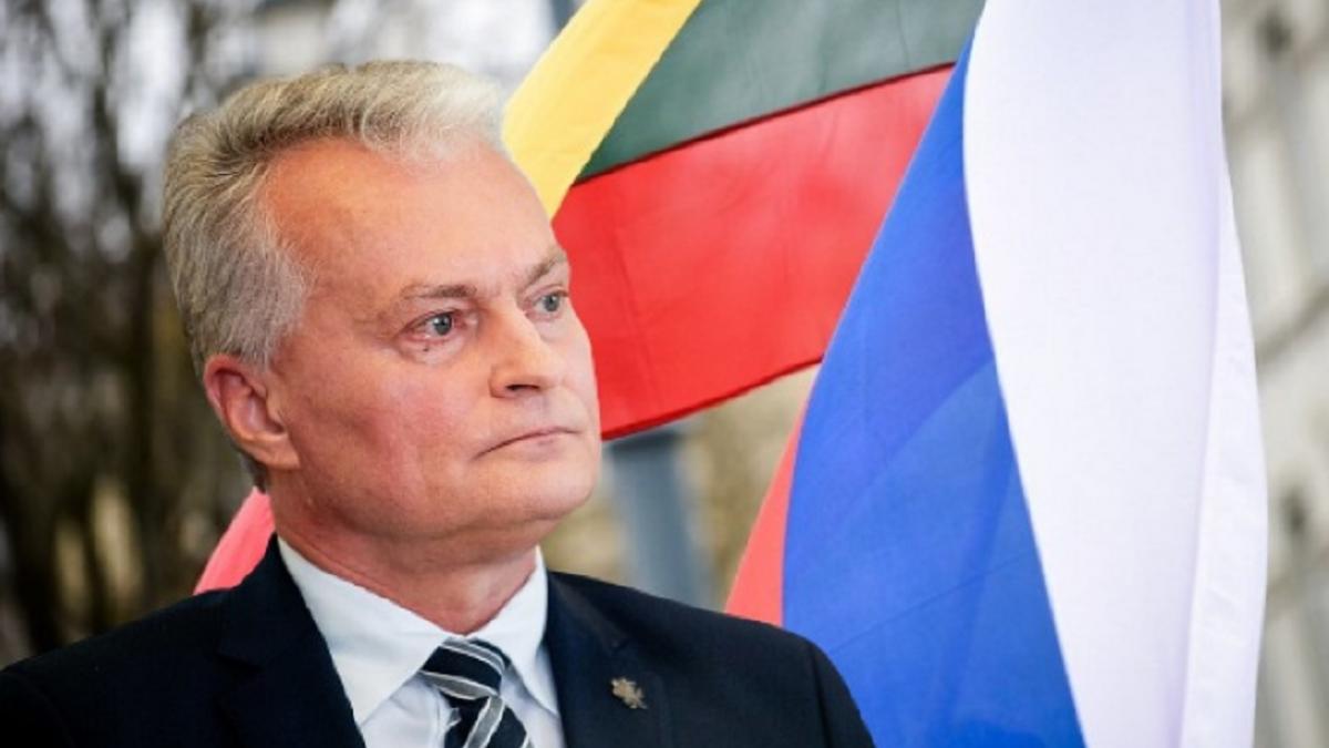 Президент Литвы и флаги Удар России по транзиту Литвы