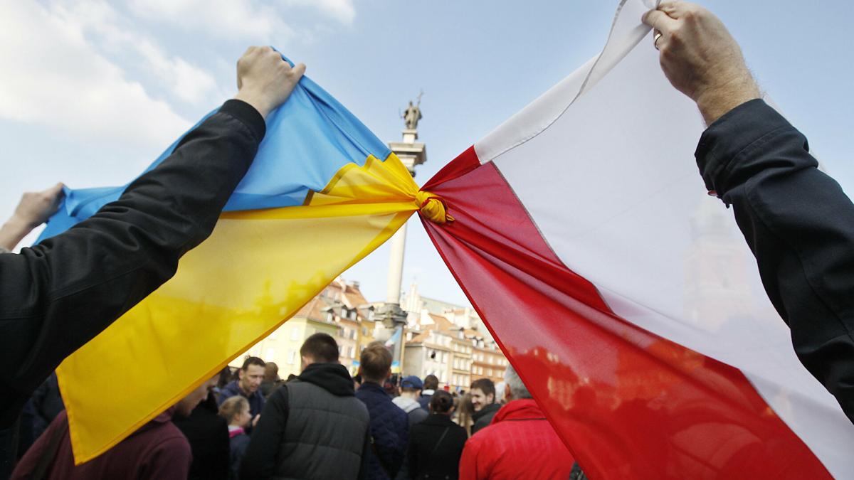 Флаги Украины и Польши Флаги Украины и Польши