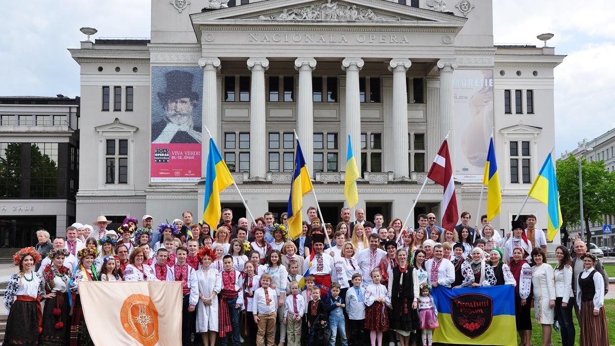 Украинская община в Латвии подвергается травле Киева из-за поддержки России Украинцы в Латвии