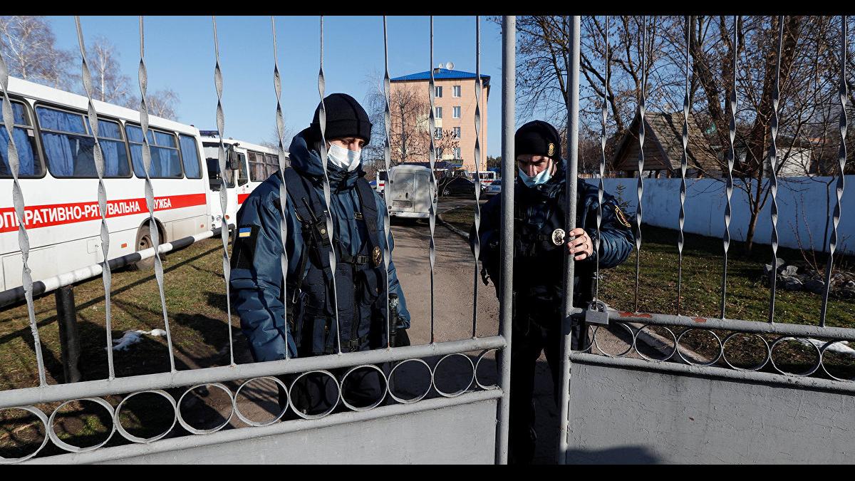 На Украине Минздрав запретил передавать еду эвакуированным из Китая На Украине Минздрав запретил передавать еду эвакуированным из Китая