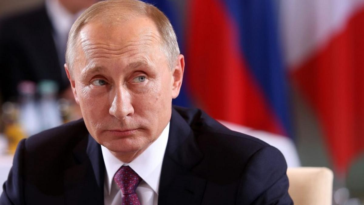 Путин ответил на «интимный вопрос» во время прямой линии Путин ответил на «интимный вопрос» во время прямой линии