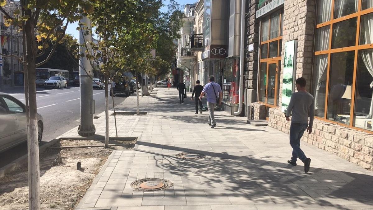 В Ростове чиновников заподозрили в растрате бюджетных средств из-за треснувшей тротуарной плитки В Ростове чиновников заподозрили в растрате бюджетных средств из-за треснувшей тротуарной плитки