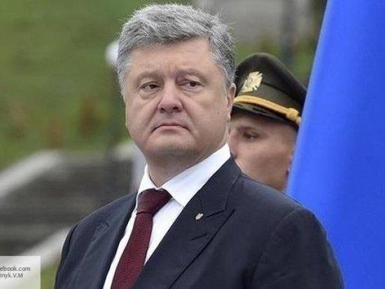 Пётр Порошенко открыл парад в Киеве гимном украинских националистов, перепутав слова