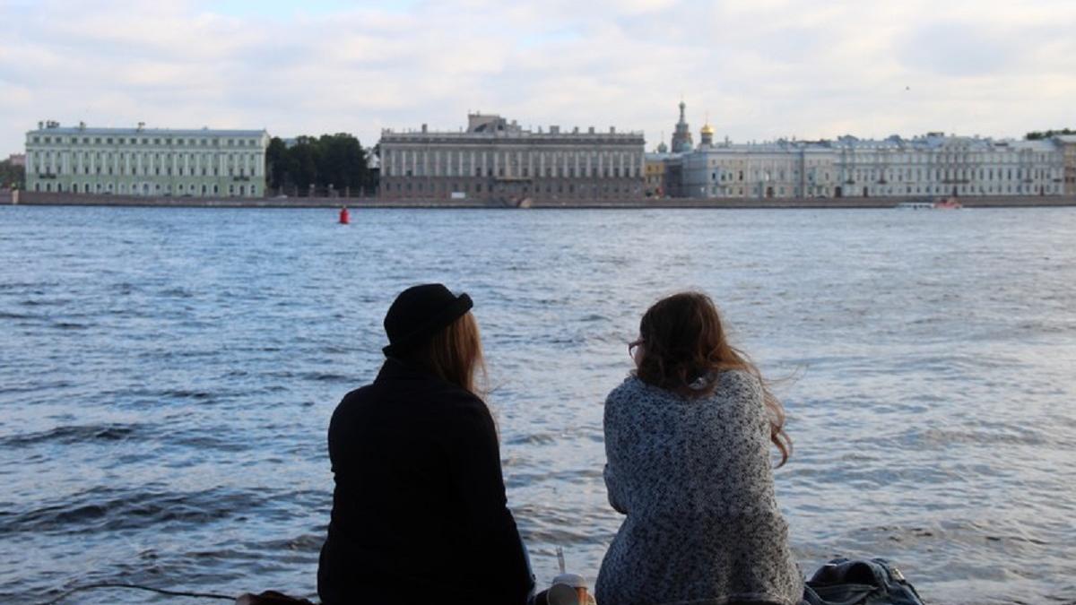 Человек живущий в питере. Санкт-Петербург люди. Местные жители Санкт Петербурга. Люди которые живут в Питере. В Юпитере живут люди.