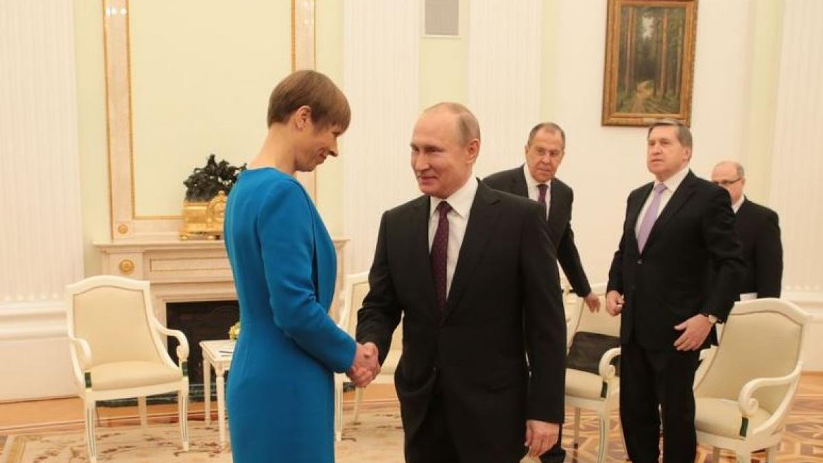 Владимир Путин и Керсти Кальюлайд Владимир Путин встретился в Москве с президентом Эстонии Керсти Кальюлайд