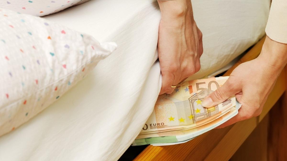 Где в доме нельзя хранить деньги: пять мест, которые притягивают бедность Где в доме нельзя хранить деньги: пять мест, которые притягивают бедность