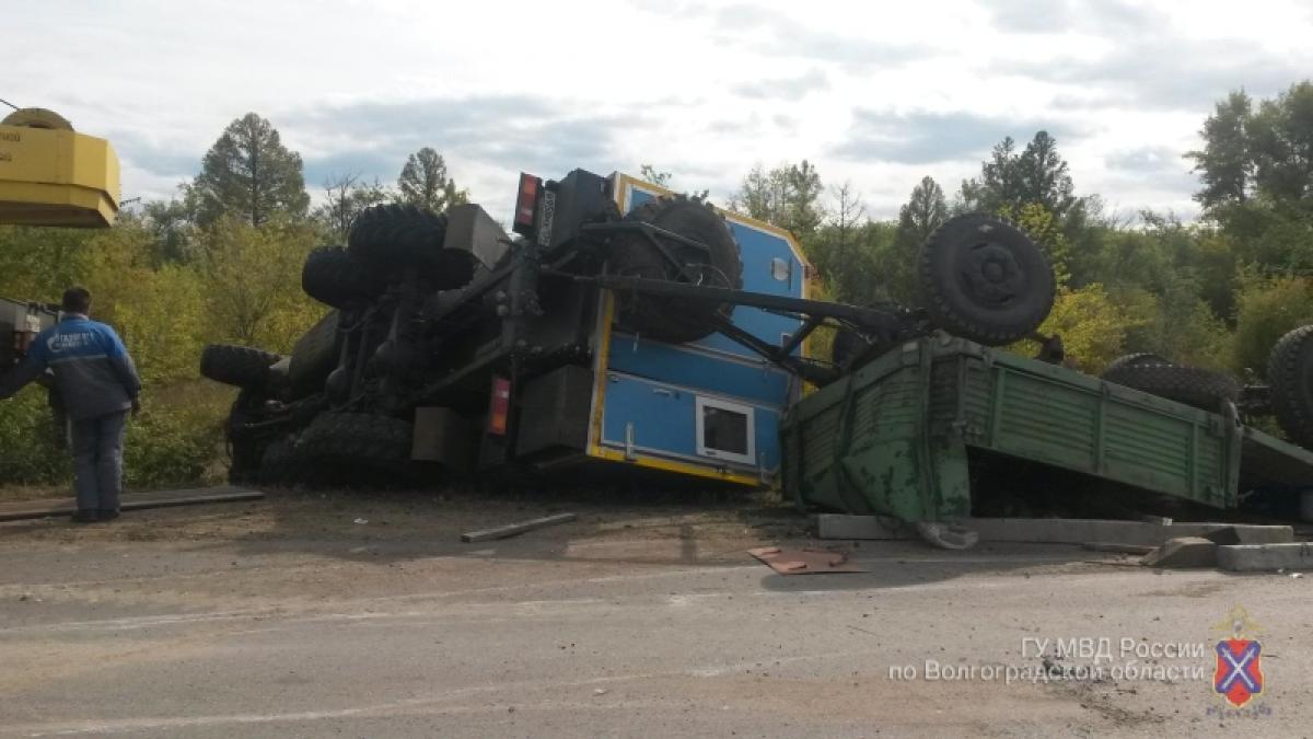 Водитель ВАЗа разбился насмерть о грузовик под Волгоградом ДТП в Жирновском районе