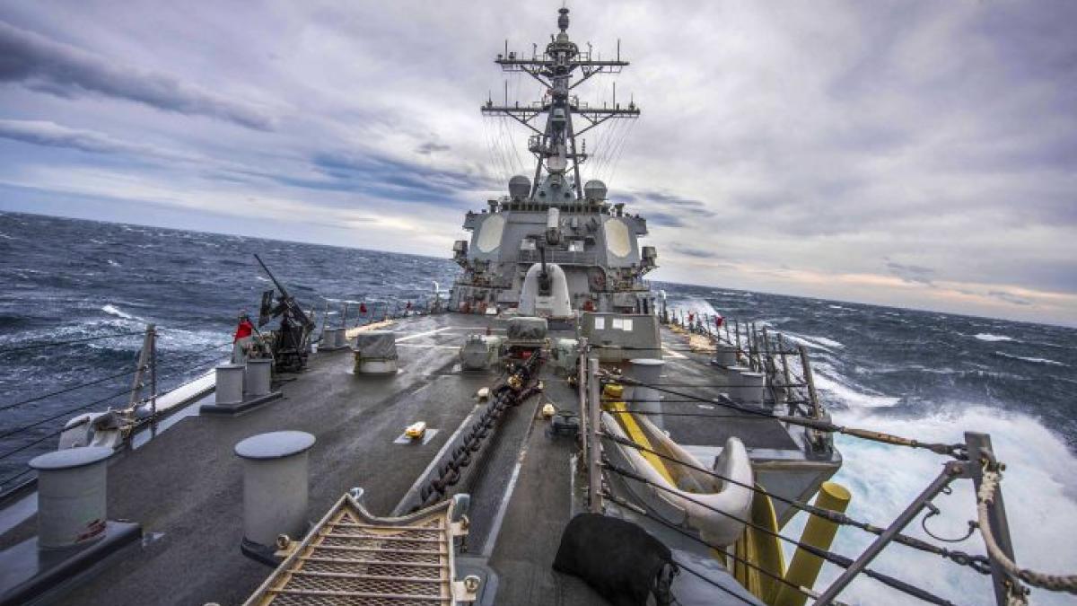 Американский эсминец Carney, оснащенный системой ПРО, вошел в воды Черного моря Американский эсминец Carney, оснащенный системой ПРО, вошел в воды Черного моря