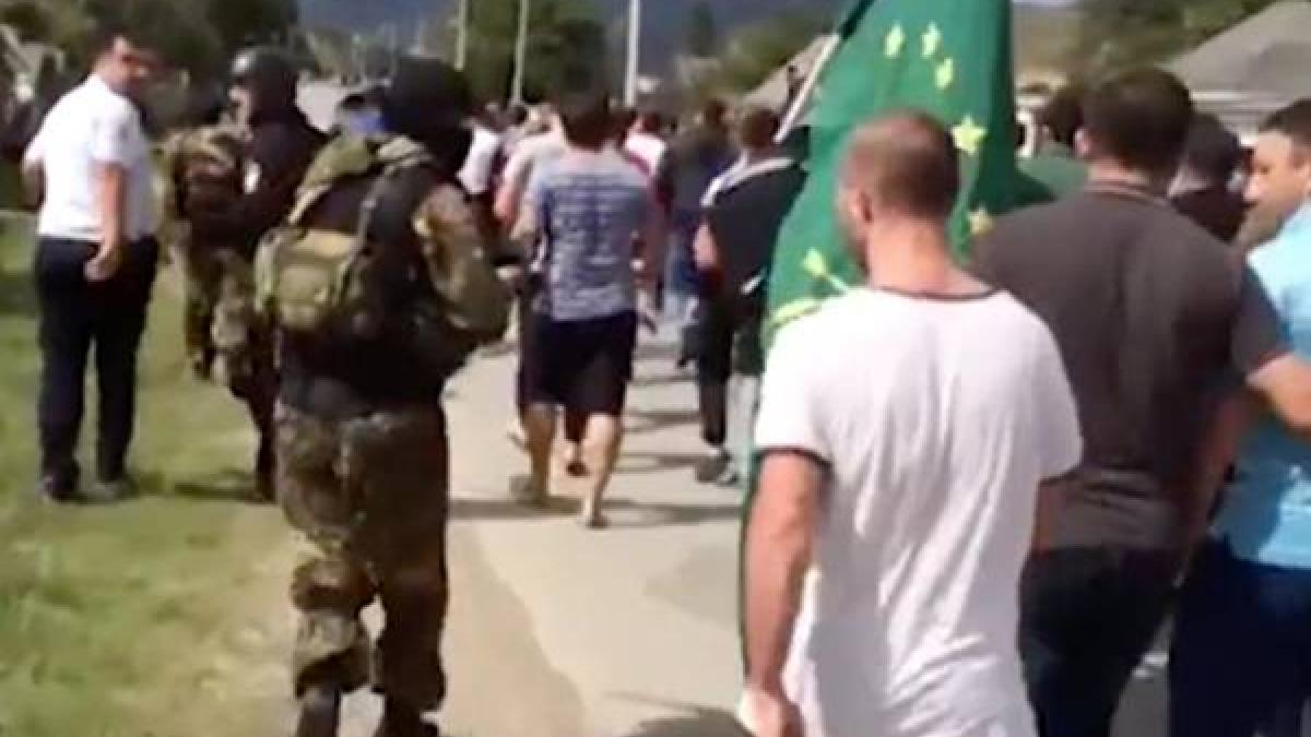 В Нальчике произошли массовые волнения из-за Канжальской битвы – СМИ В Нальчике произошли массовые волнения из-за Канжальской битвы – СМИ