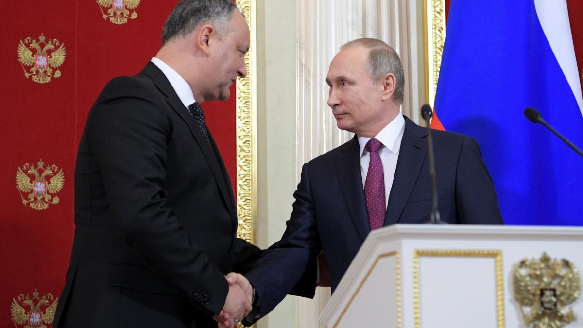 Последние новости сегодня. В Кремле проинформировали о переговорах Путина и Додона по газовому вопросу