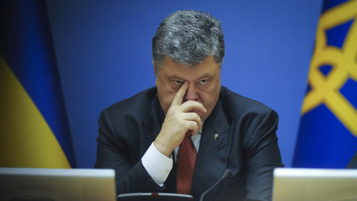 Участники «АТО» из Винницы вернули свои награды Порошенко Участники «АТО» из Винницы вернули свои награды Порошенко