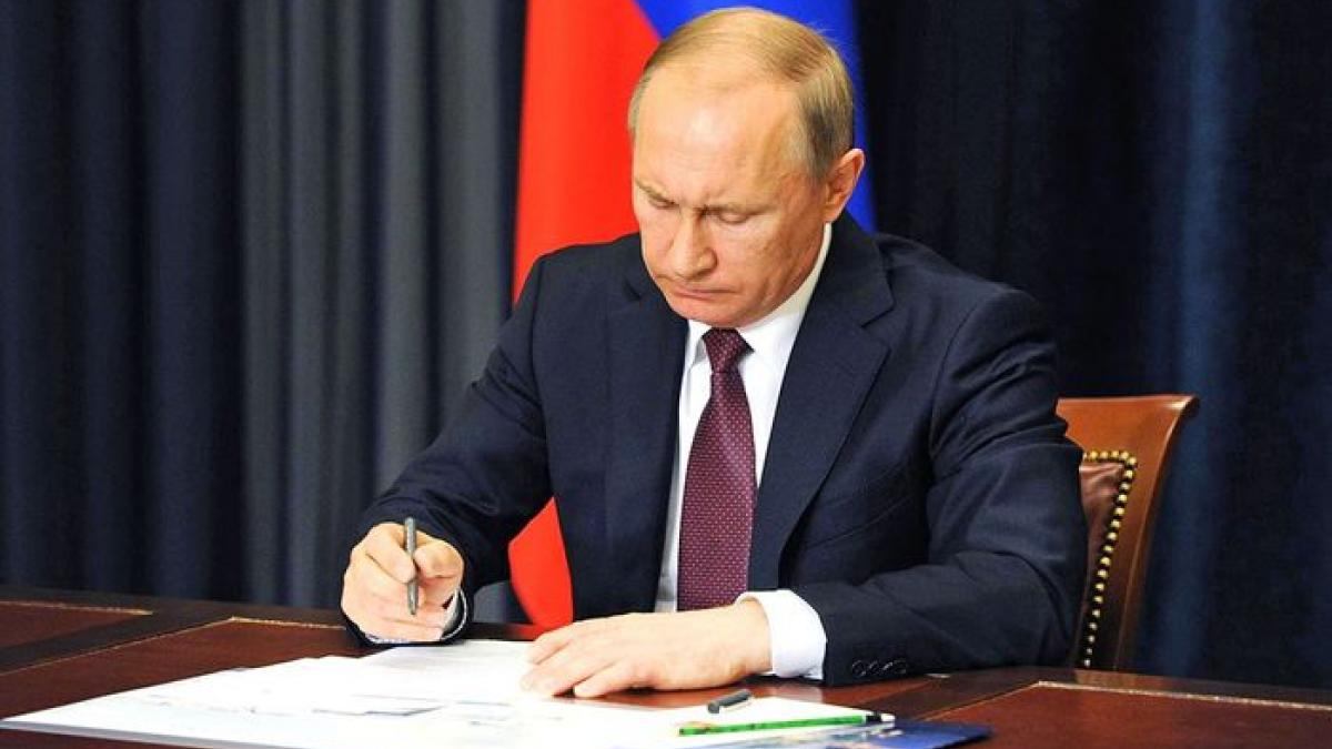 Владимир Путин Путин подписал указ о приостановке выполнения договора о ДРСМД