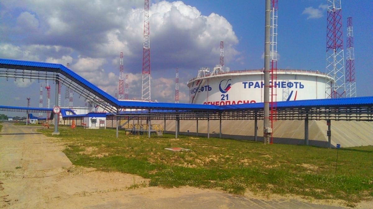 компания Транснефть Компания „Транснефть“ согласилась выплатить компенсацию за загрязнённую нефть в трубопроводе „Дружба“