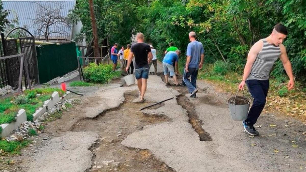 Последние новости сегодня. Жители Ставрополя начали сами ремонтировать дороги